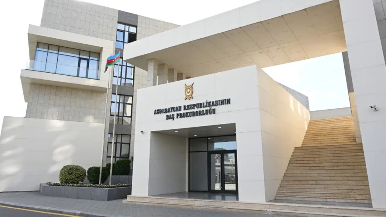 Azerbaycan'dan 7 Türk hakkında gıyabi tutuklama kararı