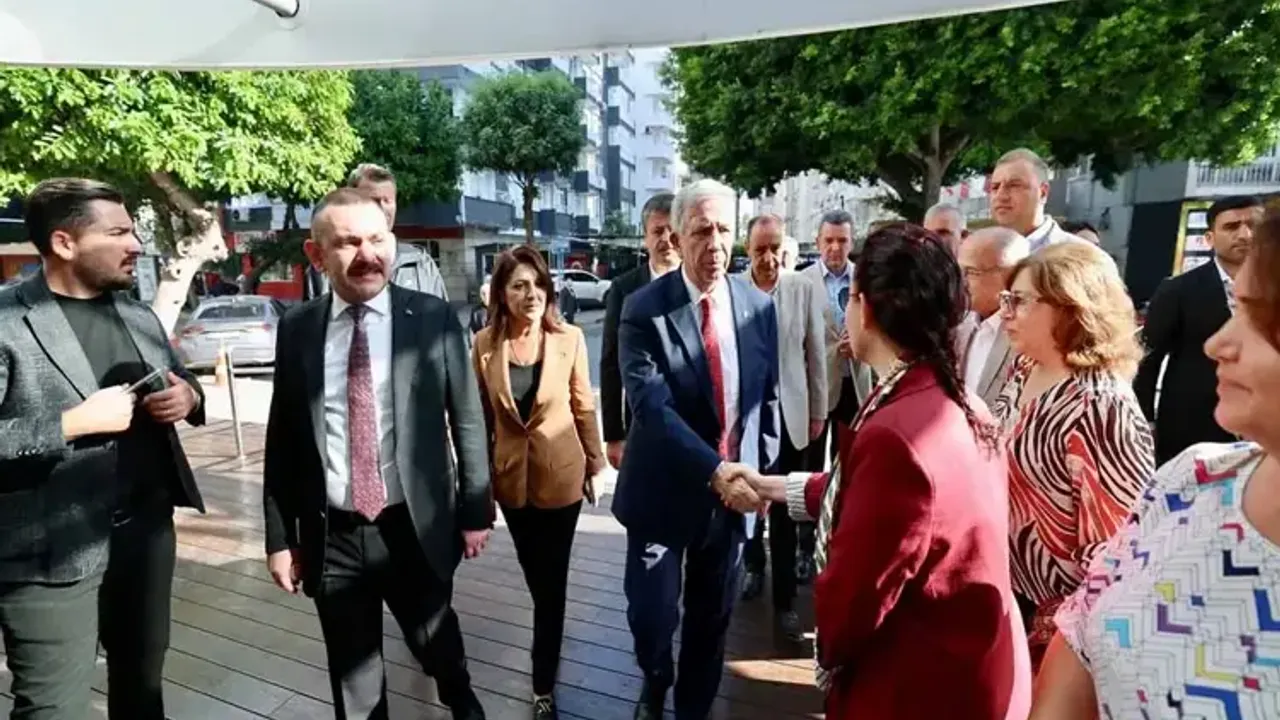 Mansur Yavaş'tan Vahap Seçer'in ailesine ziyaret